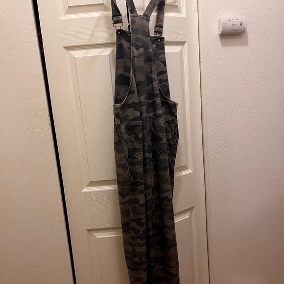 Camo Overalls NWT- Comfy Material (like sweats) SM - Picture 3 of 5